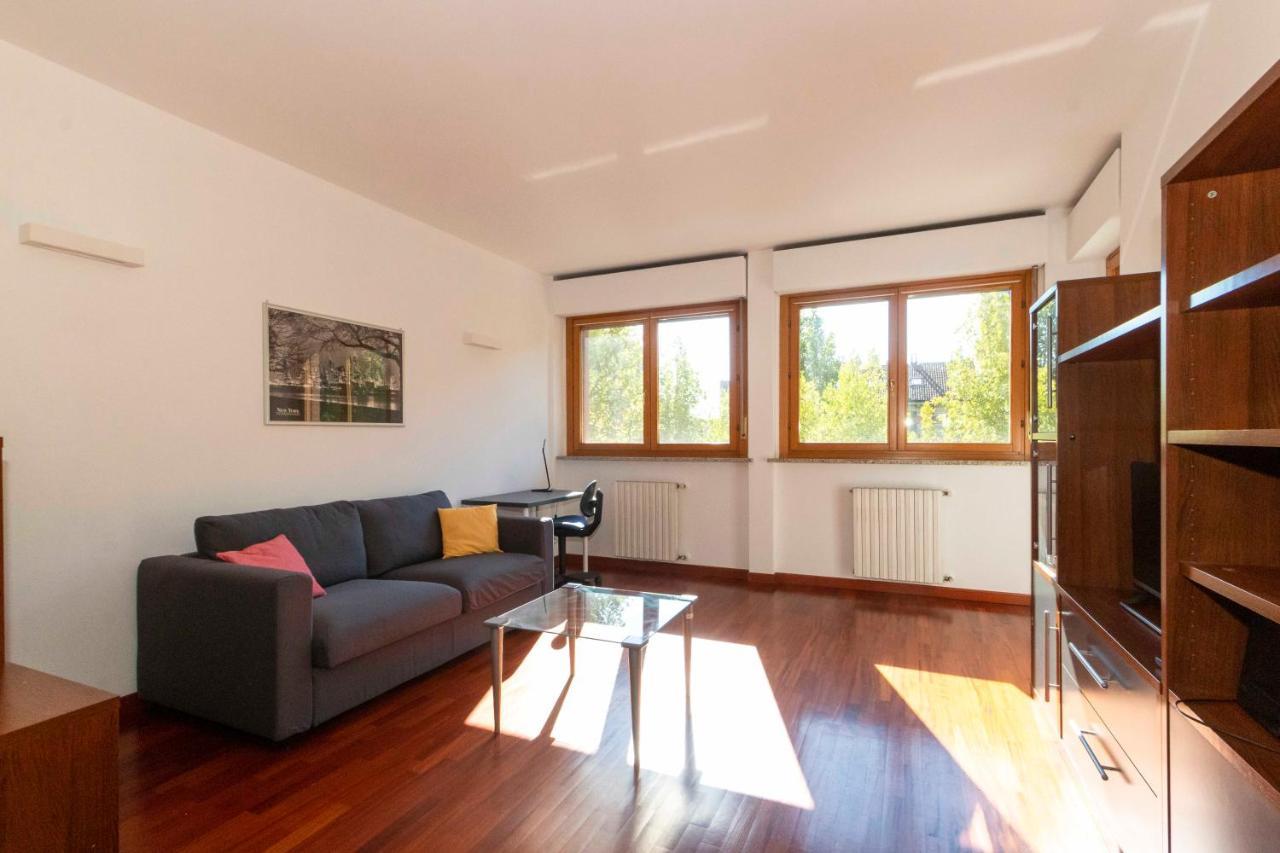 Cozy&Spacious Apt 2 Min Walk From The Tram Stop! Apartamento Turim Exterior foto