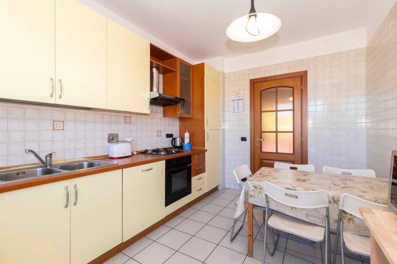 Cozy&Spacious Apt 2 Min Walk From The Tram Stop! Apartamento Turim Exterior foto