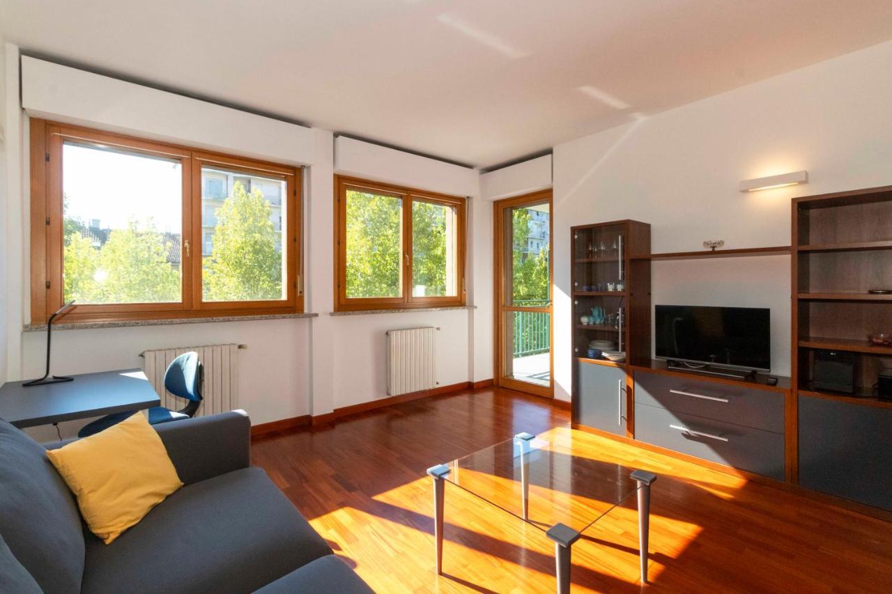Cozy&Spacious Apt 2 Min Walk From The Tram Stop! Apartamento Turim Exterior foto