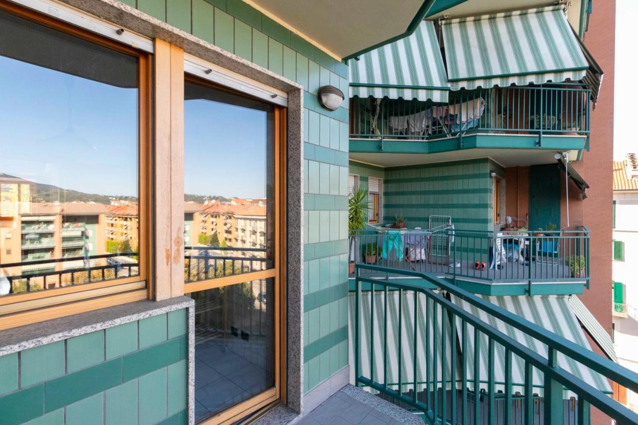 Cozy&Spacious Apt 2 Min Walk From The Tram Stop! Apartamento Turim Exterior foto