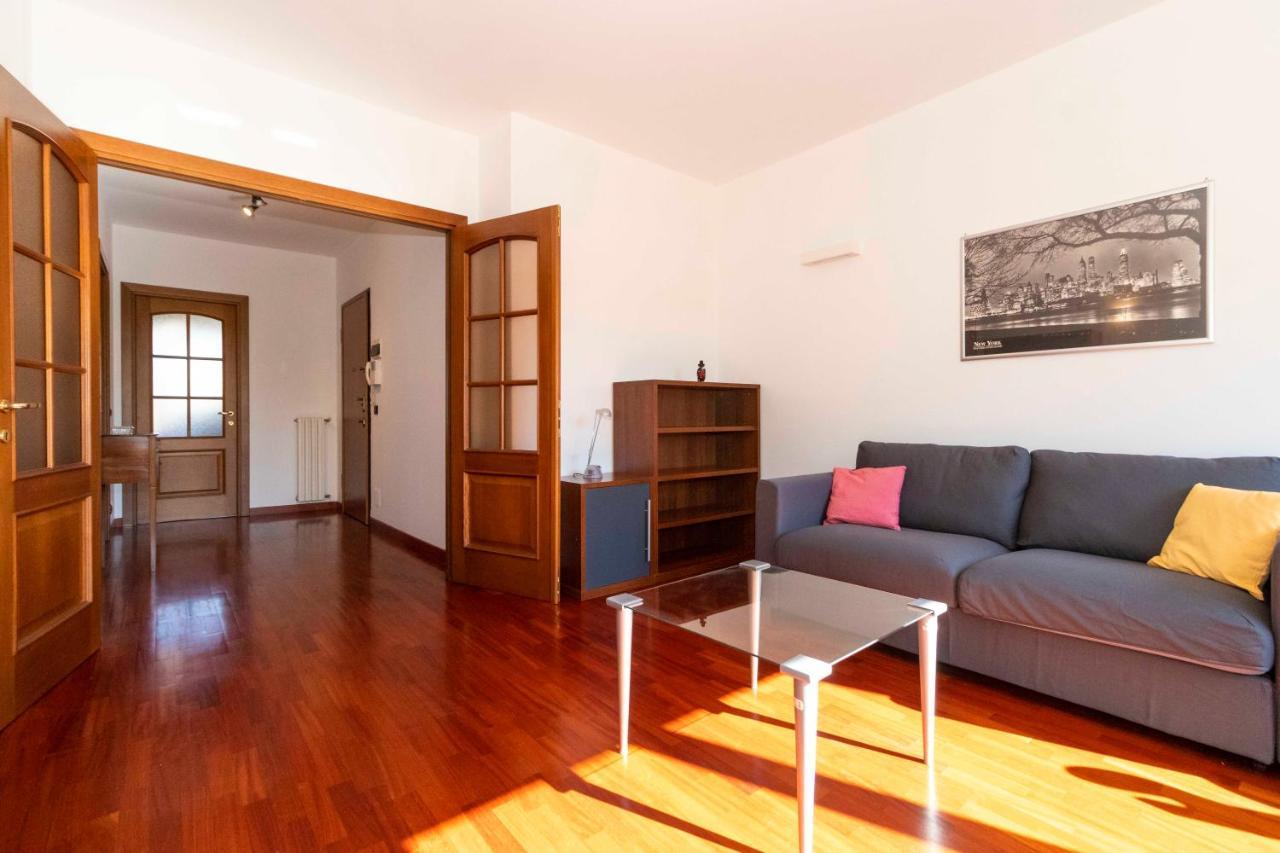 Cozy&Spacious Apt 2 Min Walk From The Tram Stop! Apartamento Turim Exterior foto
