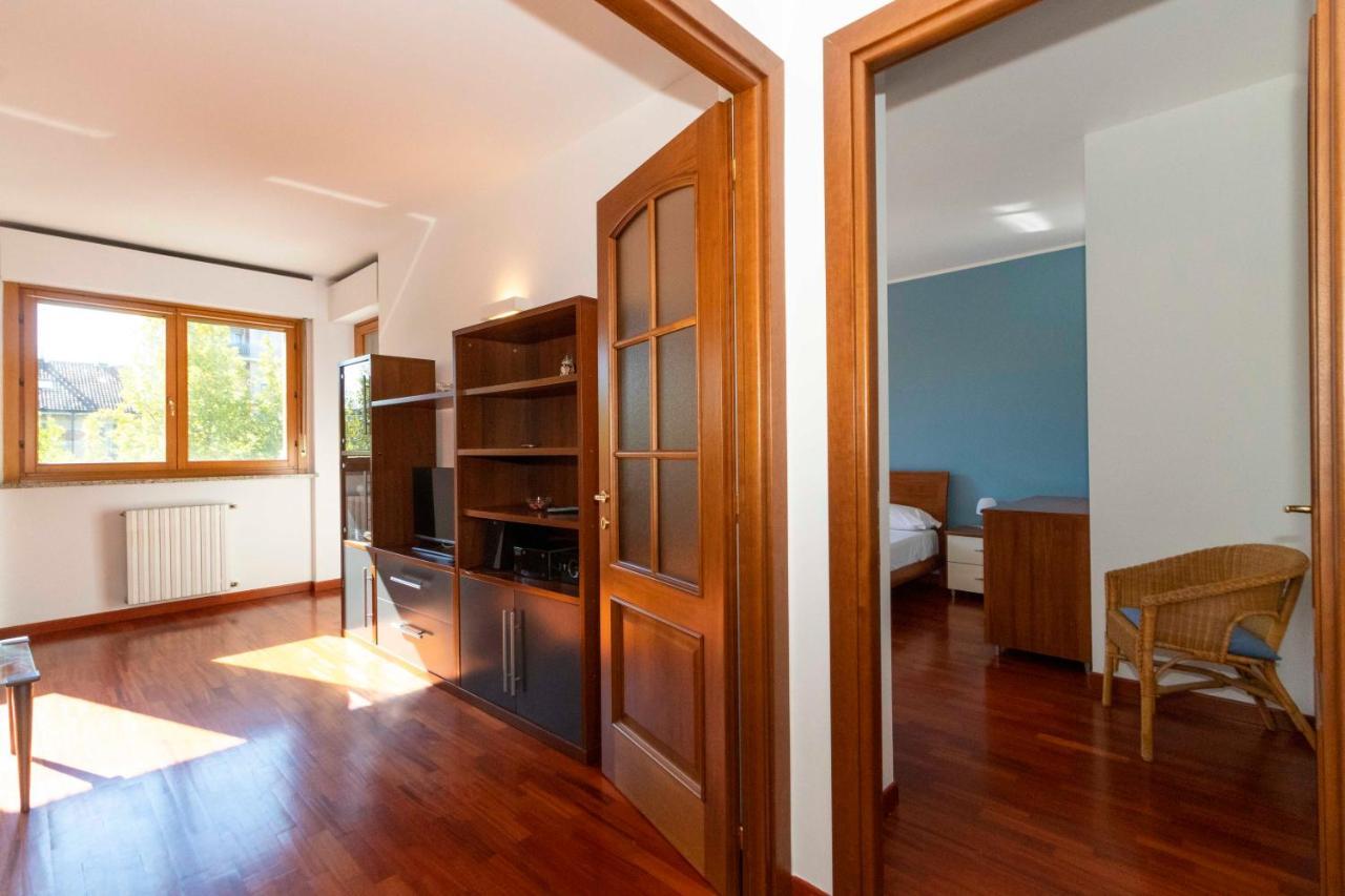 Cozy&Spacious Apt 2 Min Walk From The Tram Stop! Apartamento Turim Exterior foto