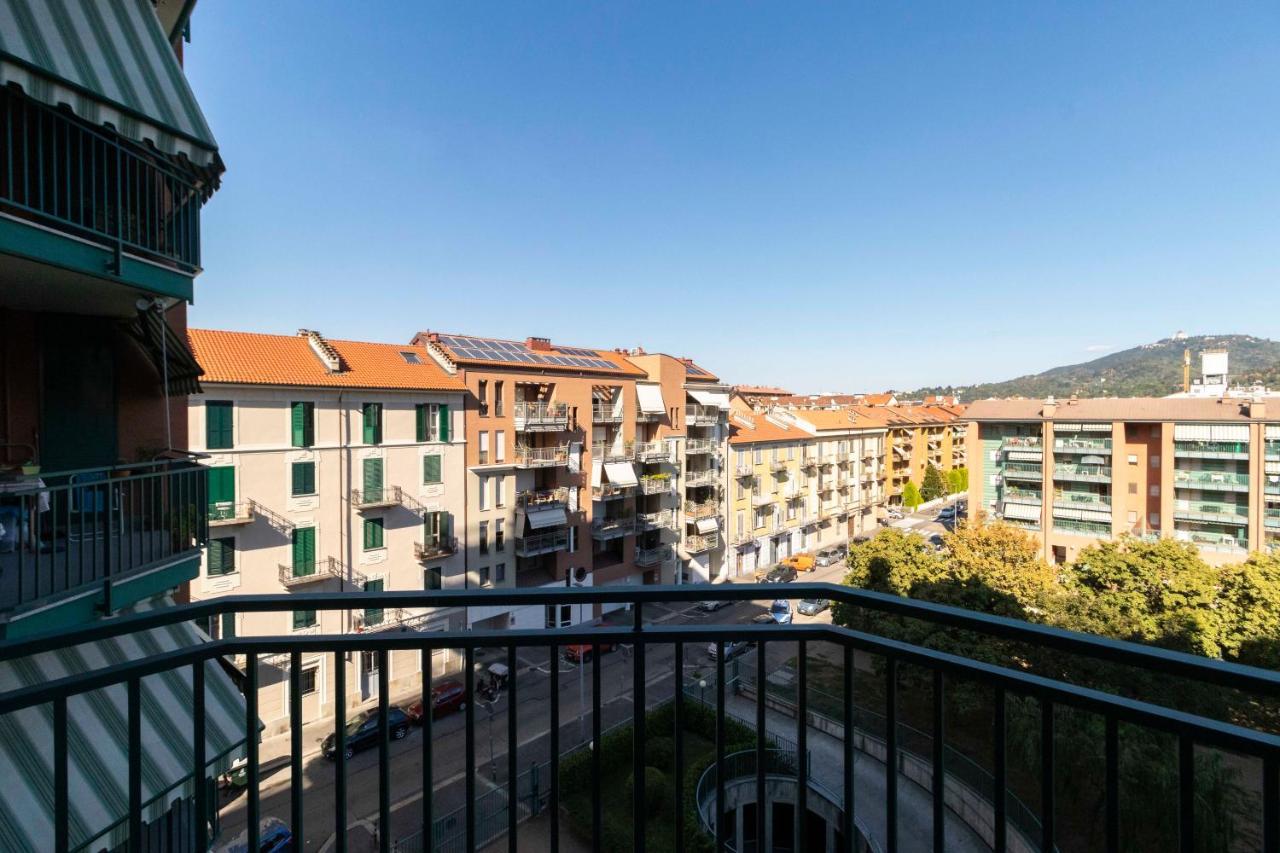 Cozy&Spacious Apt 2 Min Walk From The Tram Stop! Apartamento Turim Exterior foto