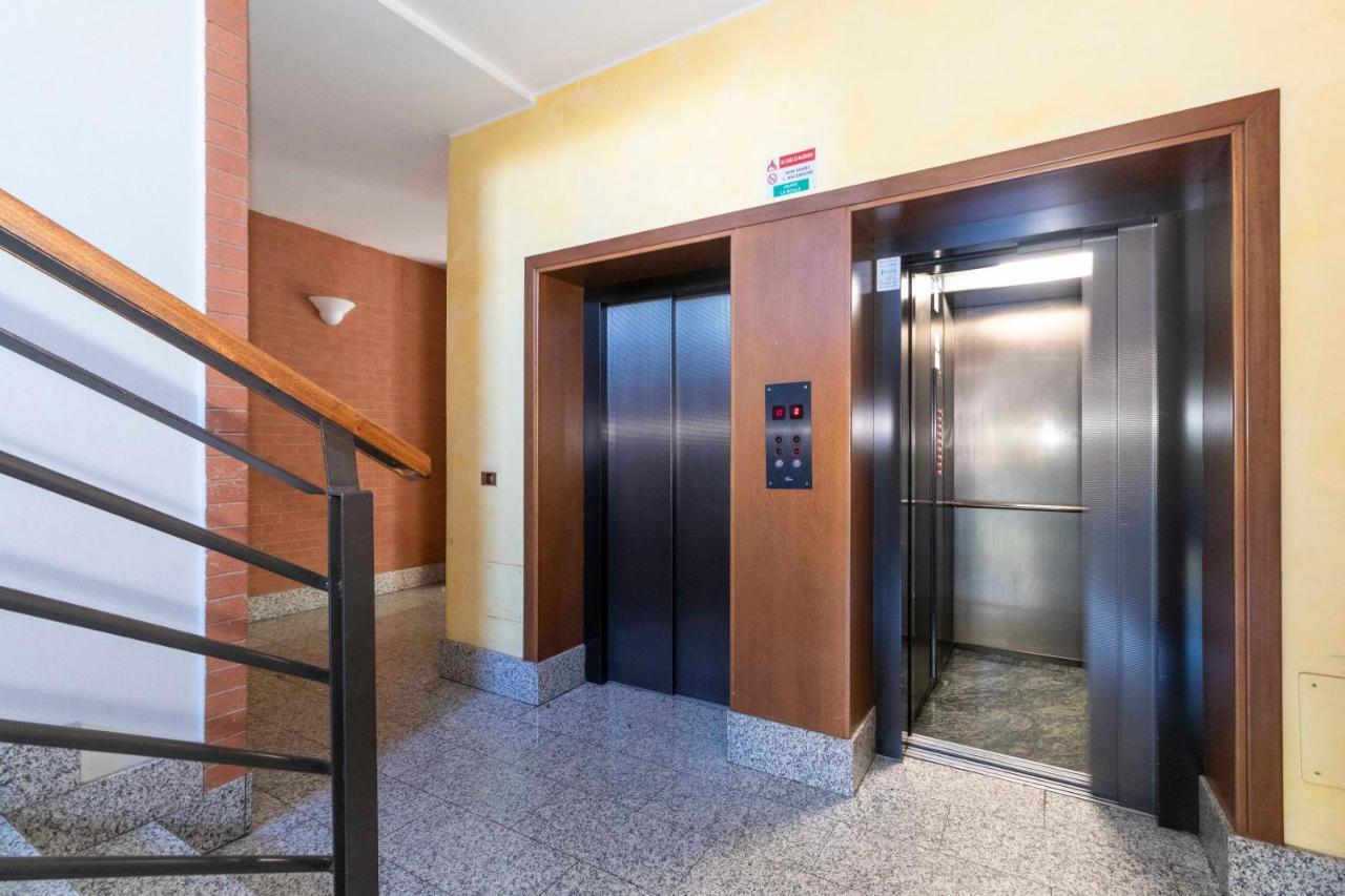 Cozy&Spacious Apt 2 Min Walk From The Tram Stop! Apartamento Turim Exterior foto