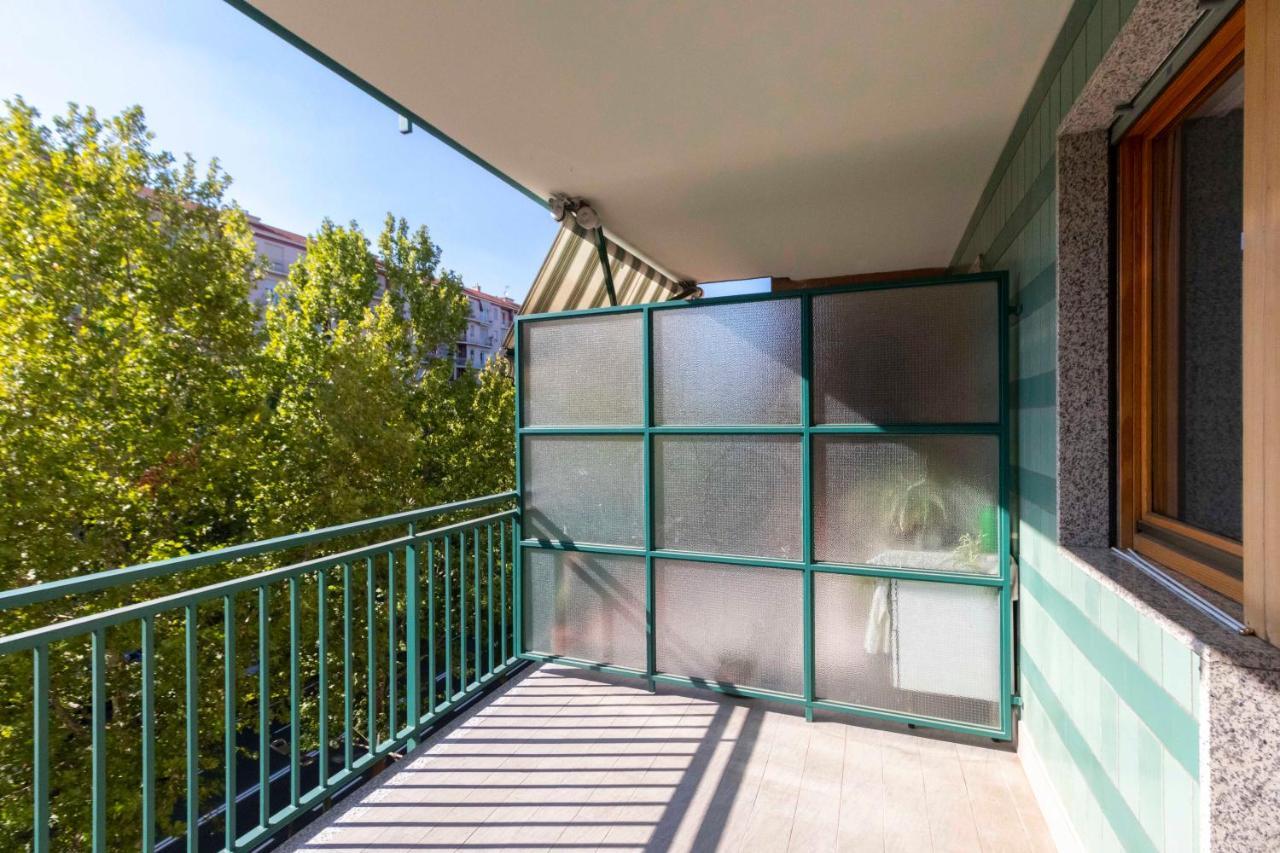 Cozy&Spacious Apt 2 Min Walk From The Tram Stop! Apartamento Turim Exterior foto