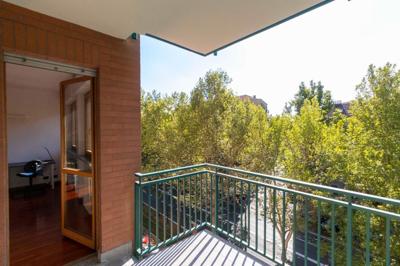 Cozy&Spacious Apt 2 Min Walk From The Tram Stop! Apartamento Turim Exterior foto