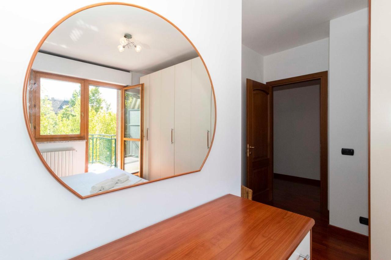 Cozy&Spacious Apt 2 Min Walk From The Tram Stop! Apartamento Turim Exterior foto